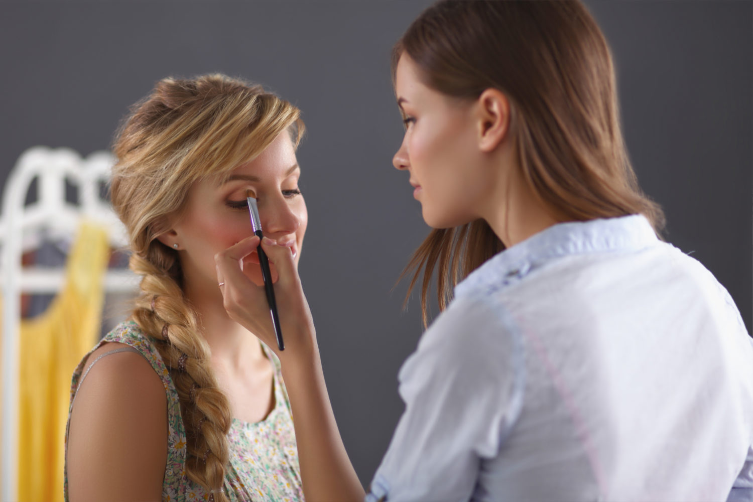 how-to-cast-a-make-up-artist-for-your-photo-shoots